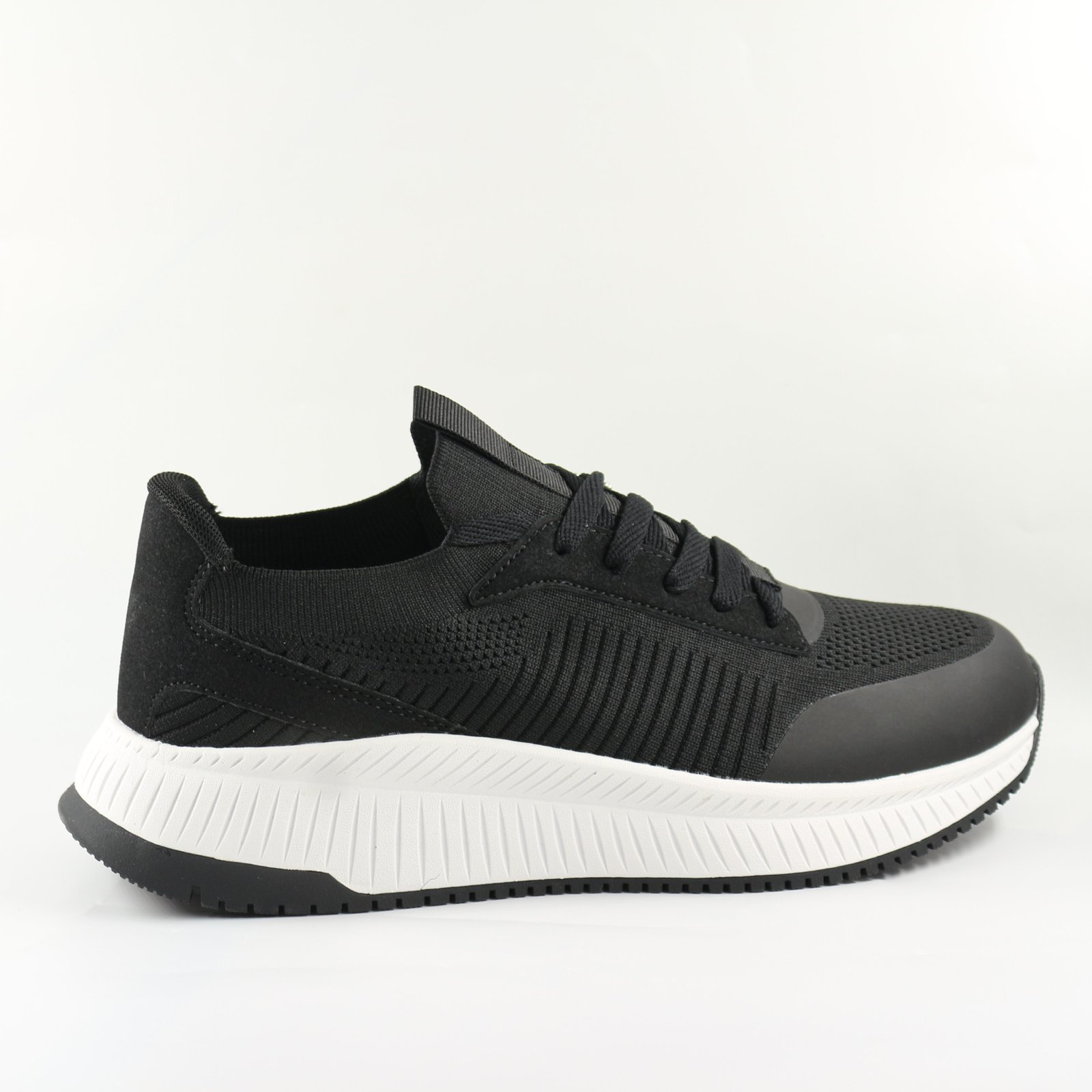 Men’s Black/white Lightweight Sneakers with Gum Sole - Image 3